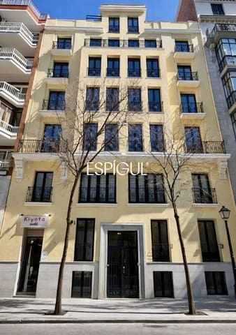 2 makuuhuone Kattohuoneisto myytävänä paikassa Retiro, Madrid kaupunki - 1 750 000 € (Ref: 10033255)