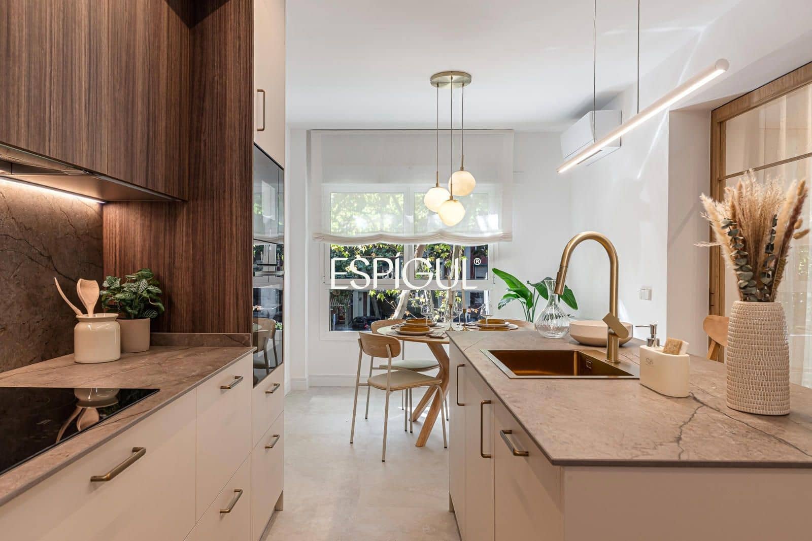 4 bedroom Flat for sale in Madrid city with garage - € 1,550,000 (Ref: 10120898)