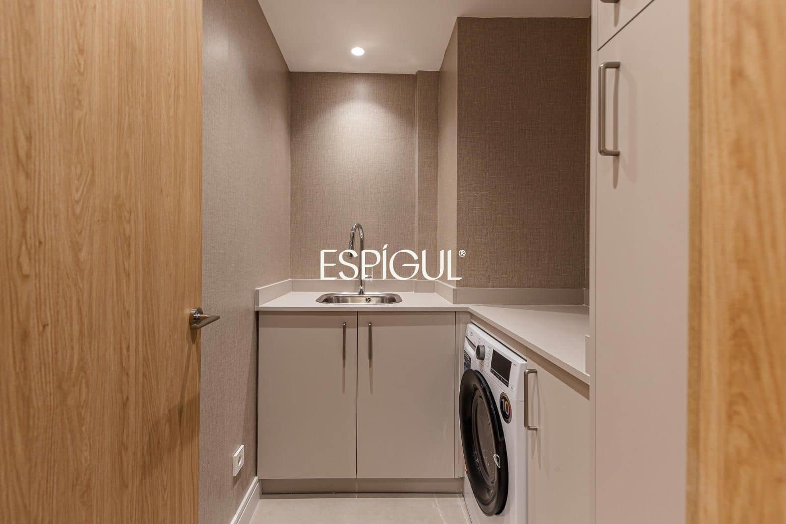 4 bedroom Flat for sale in Madrid city with garage - € 1,550,000 (Ref: 10120898)