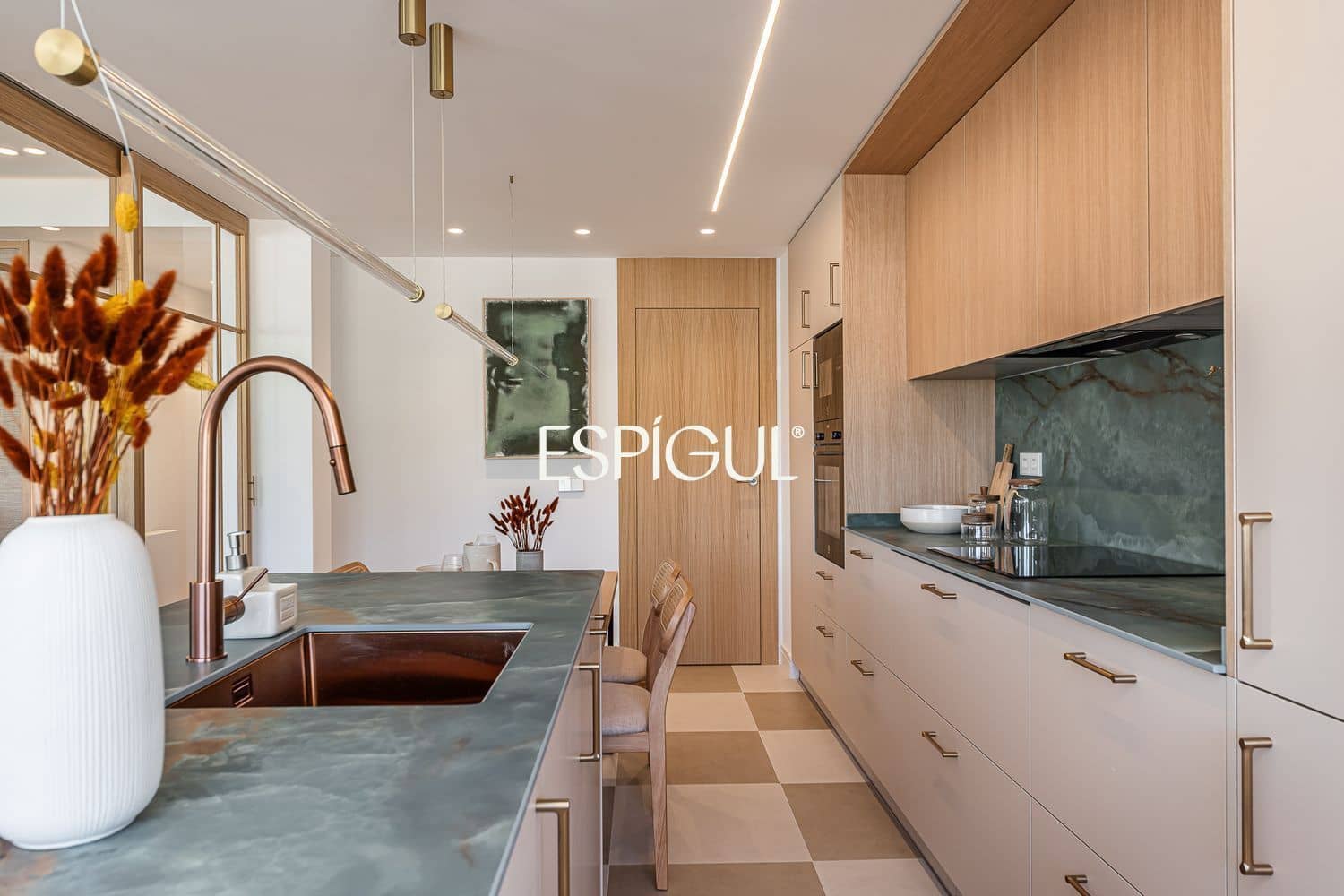 4 sovrum Lägenhet till salu i Madrid stad med pool garage - 1 399 000 € (Ref: 10121063)