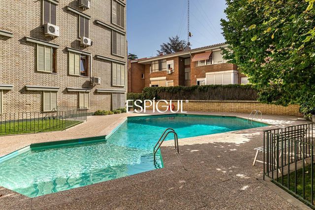 4 sovrum Lägenhet till salu i Ciudad Universitaria, Madrid stad med pool garage - 1 399 000 € (Ref: 10121063)