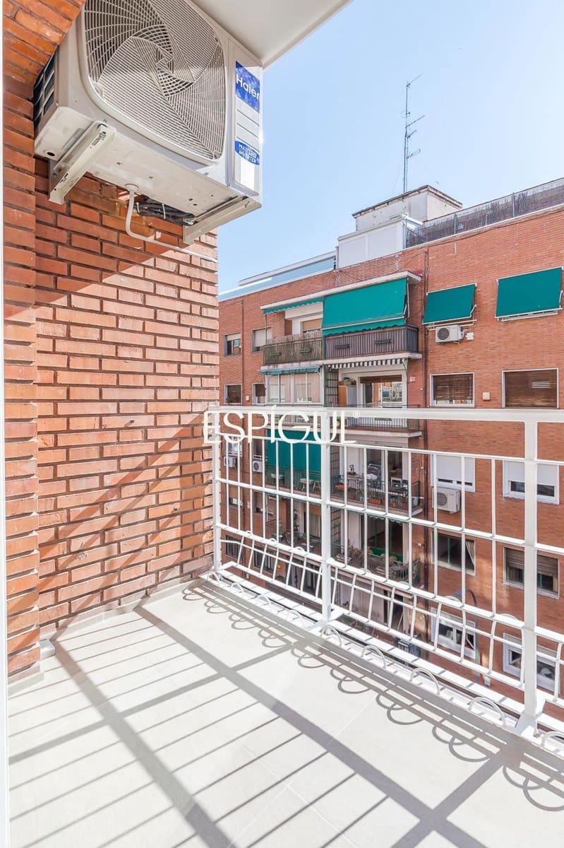 2 bedroom Flat for sale in Madrid city - € 895,000 (Ref: 10165689)