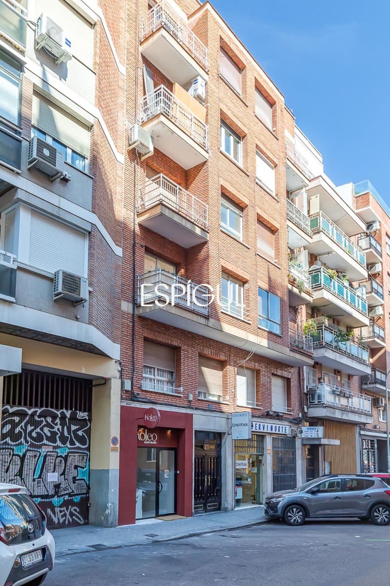 2 bedroom Flat for sale in Madrid city - € 895,000 (Ref: 10165689)