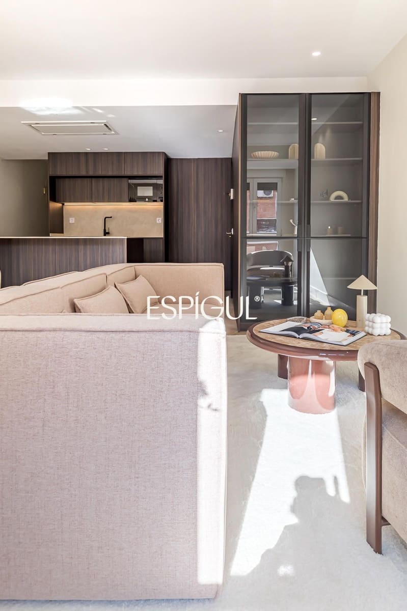 2 bedroom Flat for sale in Madrid city - € 895,000 (Ref: 10165689)