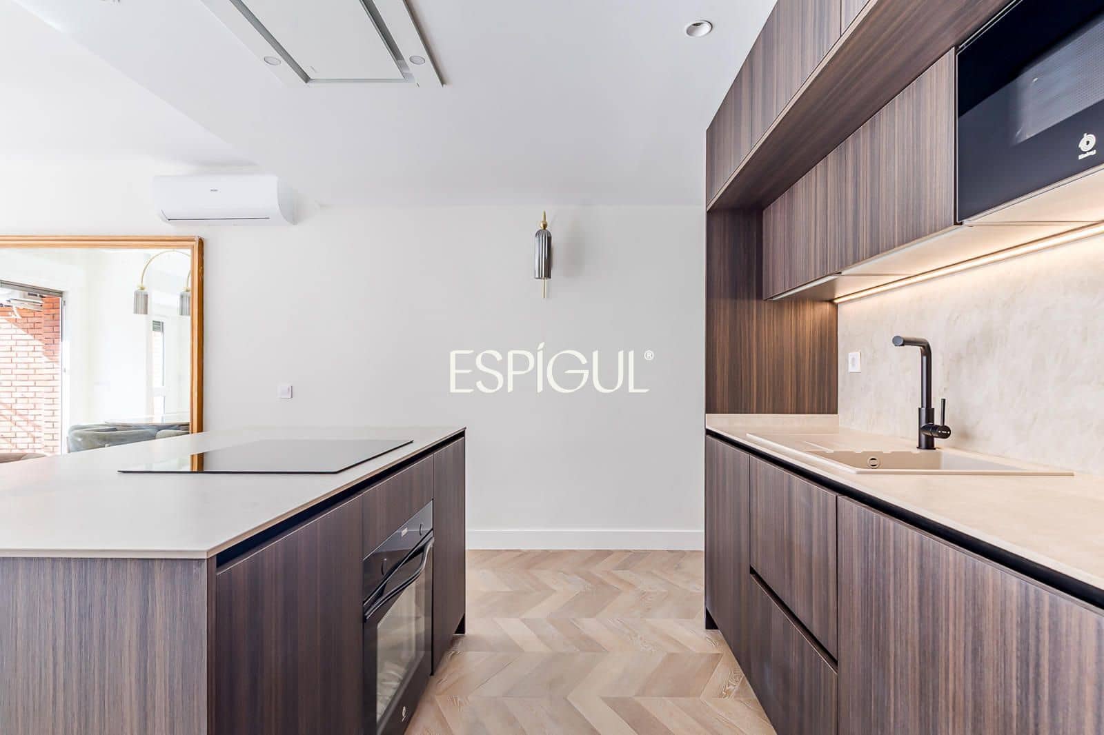 2 bedroom Flat for sale in Madrid city - € 895,000 (Ref: 10165689)