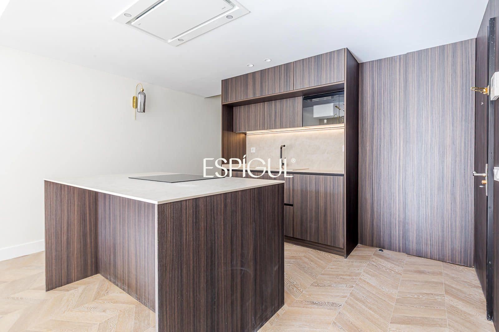 2 bedroom Flat for sale in Madrid city - € 895,000 (Ref: 10165689)