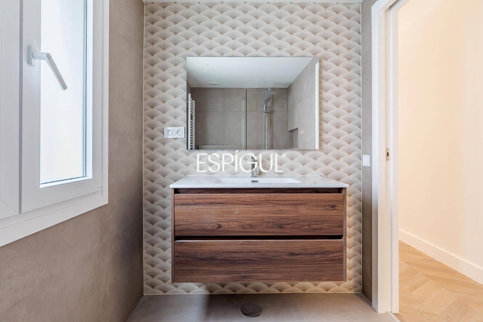 2 bedroom Flat for sale in Madrid city - € 895,000 (Ref: 10165689)
