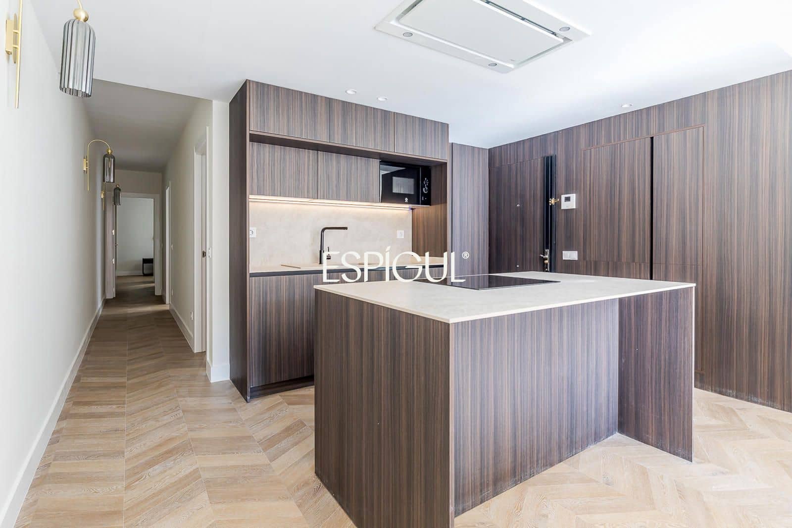 2 bedroom Flat for sale in Madrid city - € 895,000 (Ref: 10165689)