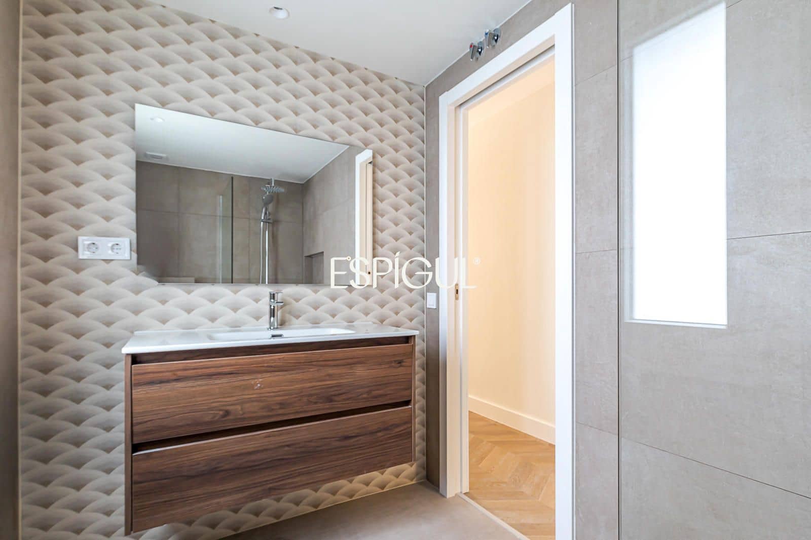 2 bedroom Flat for sale in Madrid city - € 895,000 (Ref: 10165689)