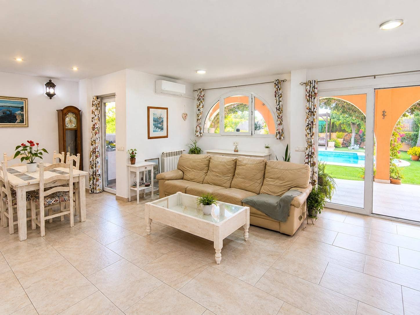 4 soverom Villa til salgs i El Toro / Port Adriano med svømmebasseng garasje - € 1 590 000 (Ref: 10136205)