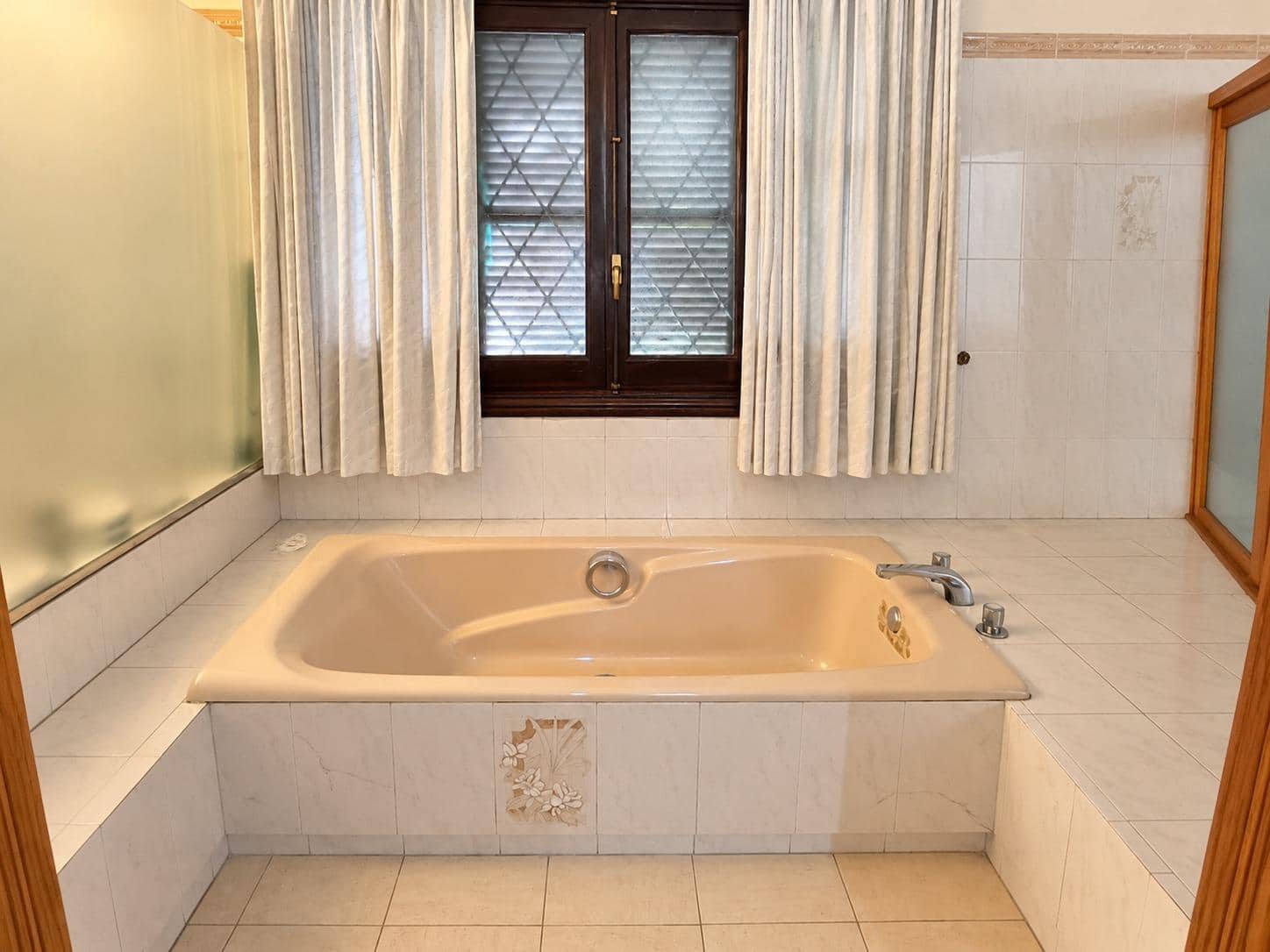 4 soveværelse Villa til salg i Palma de Mallorca med swimmingpool garage - € 700.000 (Ref: 10165173)