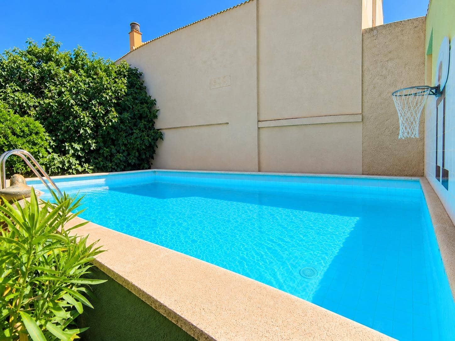 4 soveværelse Villa til salg i Palma de Mallorca med swimmingpool garage - € 700.000 (Ref: 10165173)