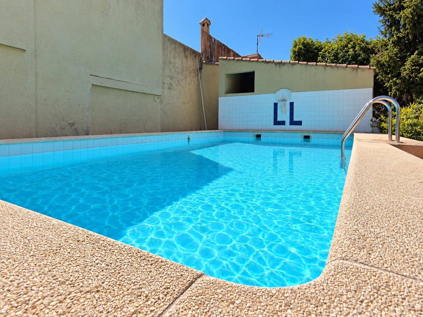4 soveværelse Villa til salg i Palma de Mallorca med swimmingpool garage - € 700.000 (Ref: 10165173)