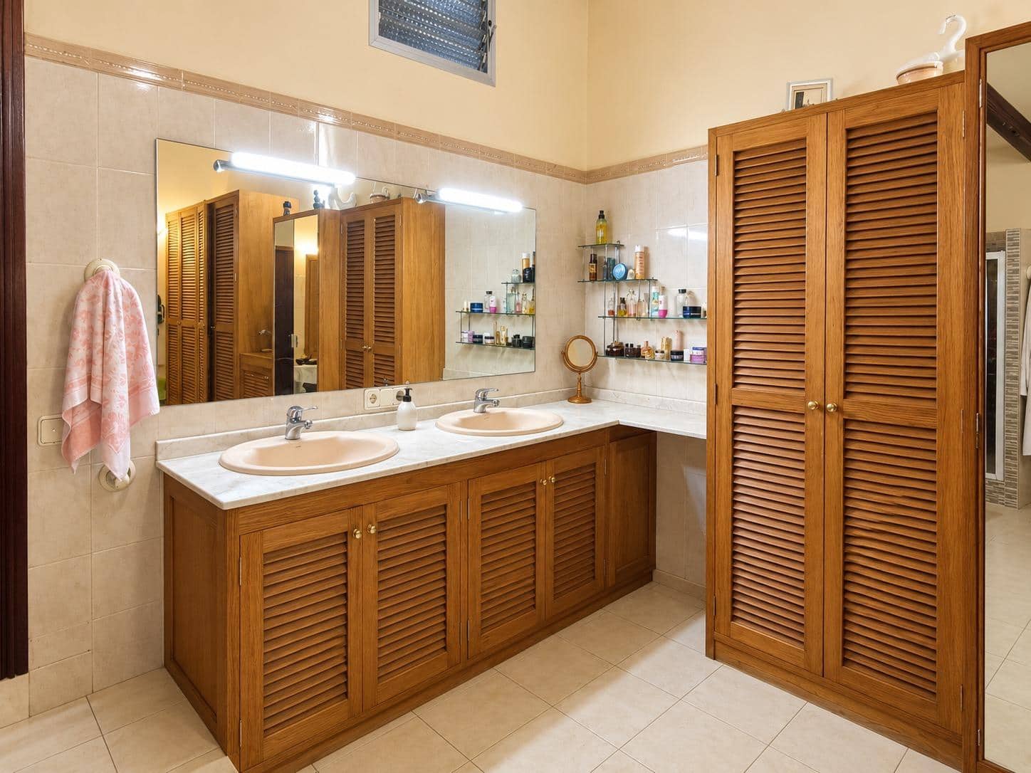 4 soveværelse Villa til salg i Palma de Mallorca med swimmingpool garage - € 700.000 (Ref: 10165173)