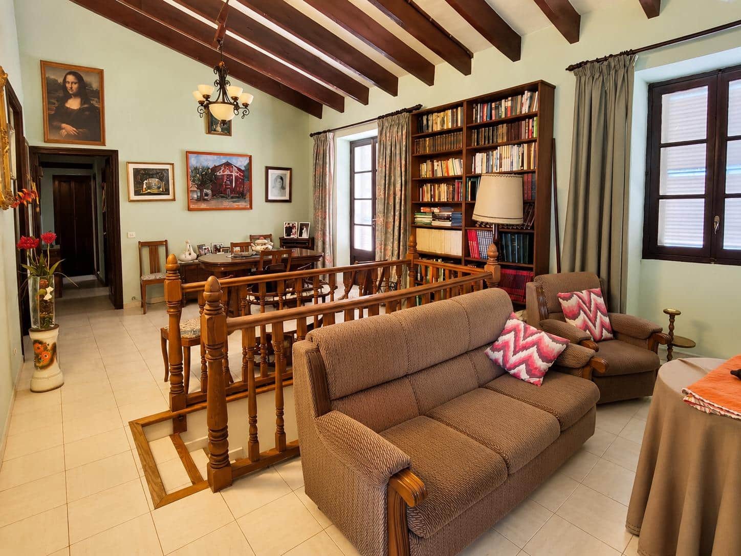 4 soveværelse Villa til salg i Palma de Mallorca med swimmingpool garage - € 700.000 (Ref: 10165173)