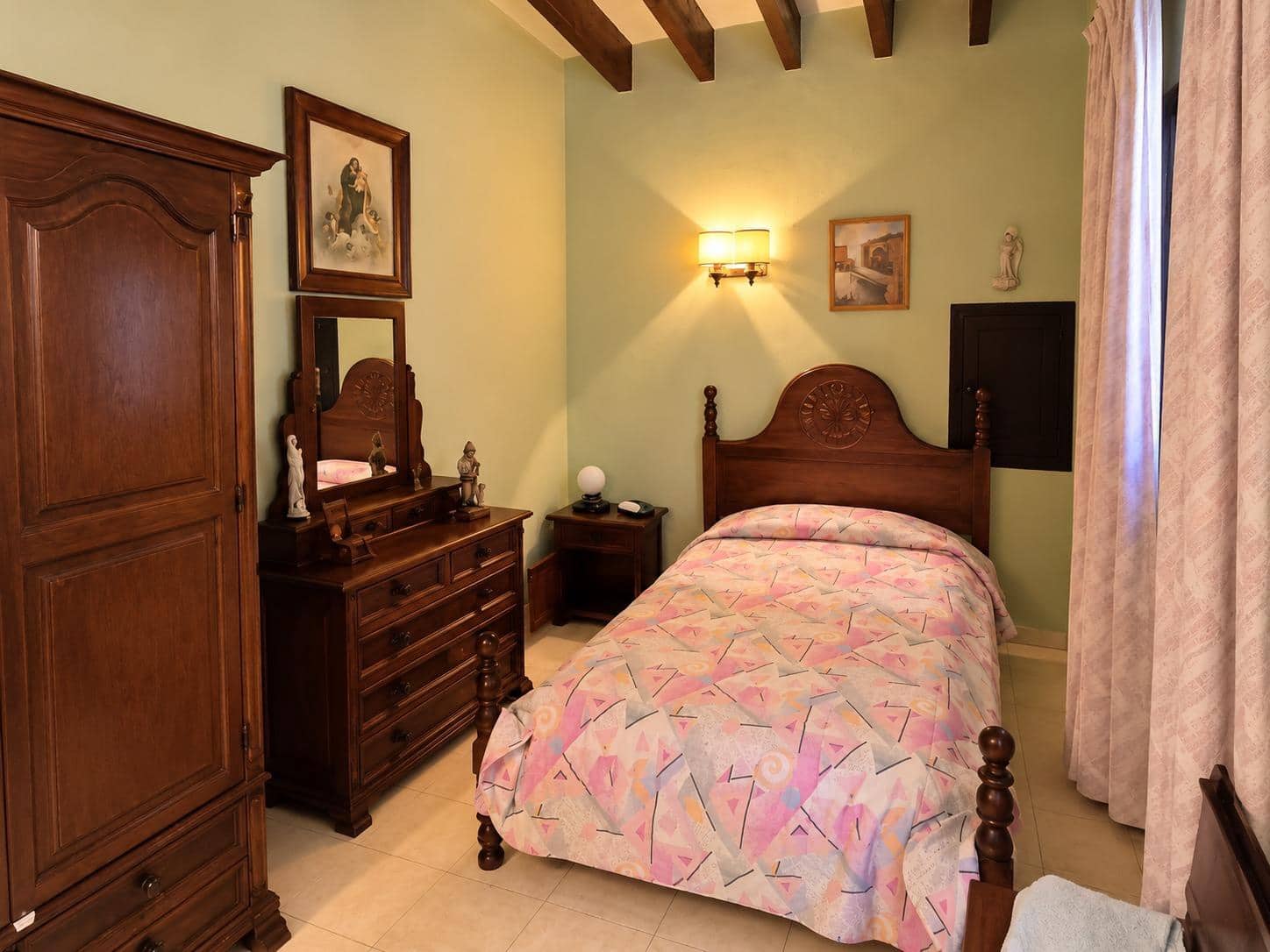 4 soveværelse Villa til salg i Palma de Mallorca med swimmingpool garage - € 700.000 (Ref: 10165173)