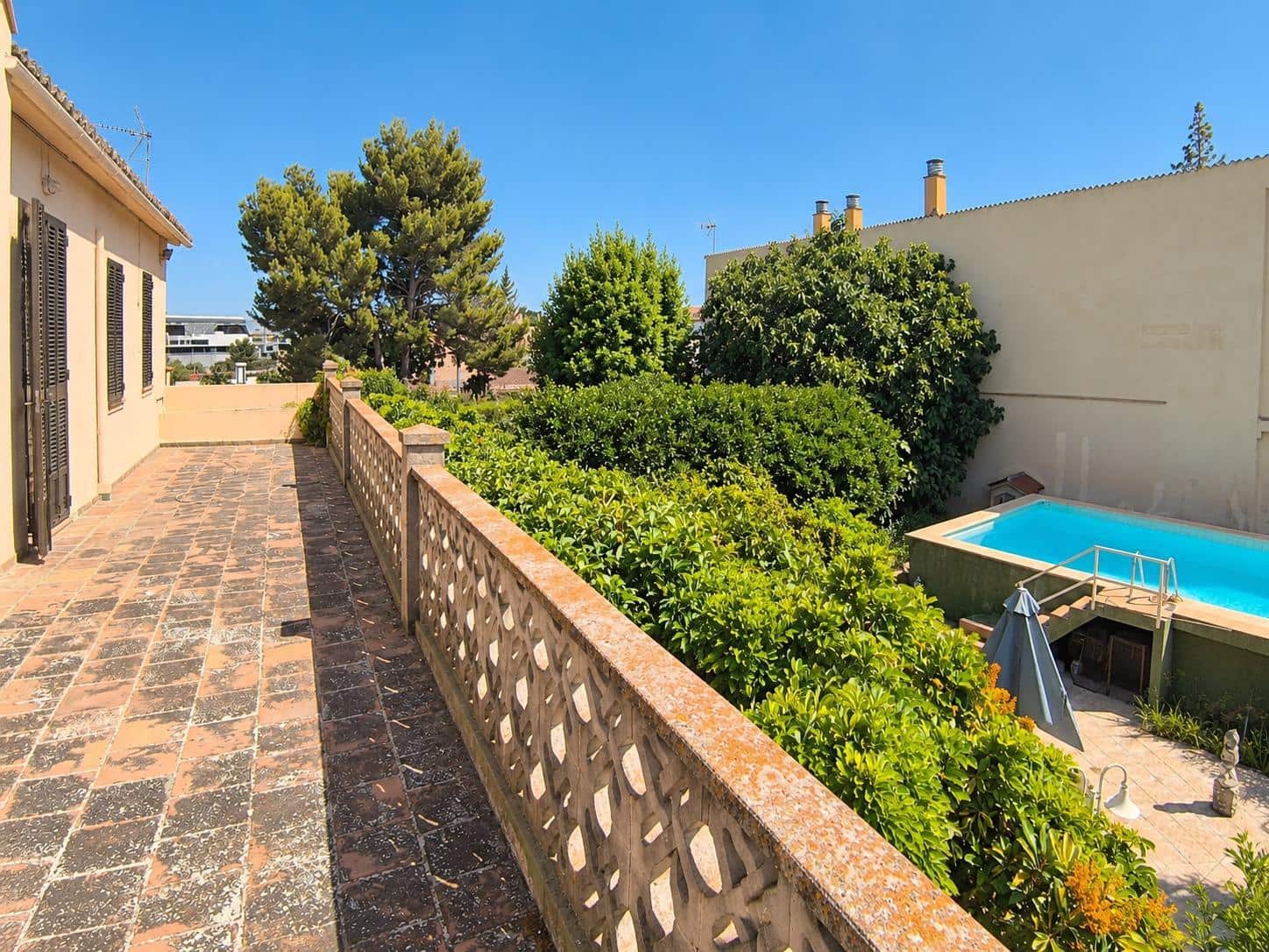 4 soveværelse Villa til salg i Palma de Mallorca med swimmingpool garage - € 700.000 (Ref: 10165173)