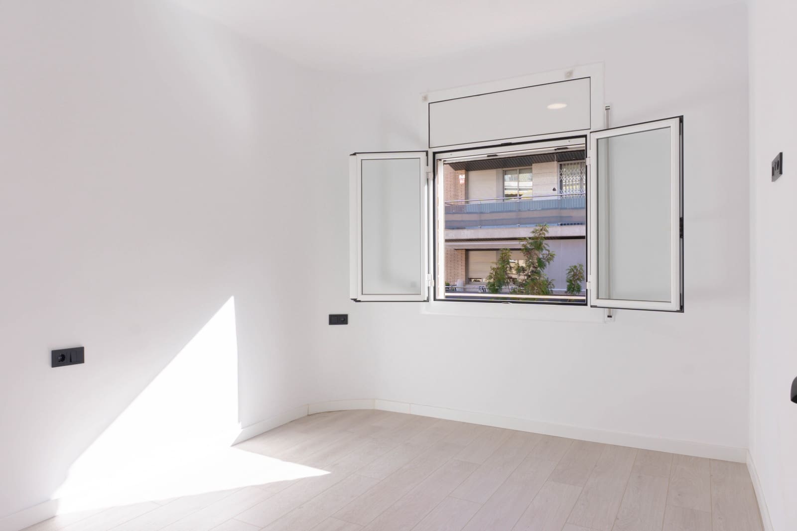 Piso de 3 habitaciones en Esplugues de Llobregat en venta - 349.000 € (Ref: 10094638)