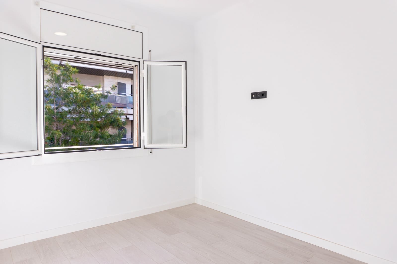 Piso de 3 habitaciones en Esplugues de Llobregat en venta - 349.000 € (Ref: 10094638)