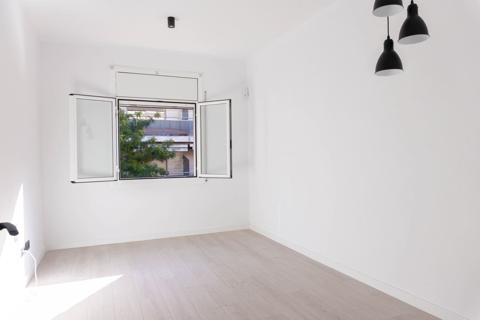 Piso de 3 habitaciones en Esplugues de Llobregat en venta - 349.000 € (Ref: 10094638)