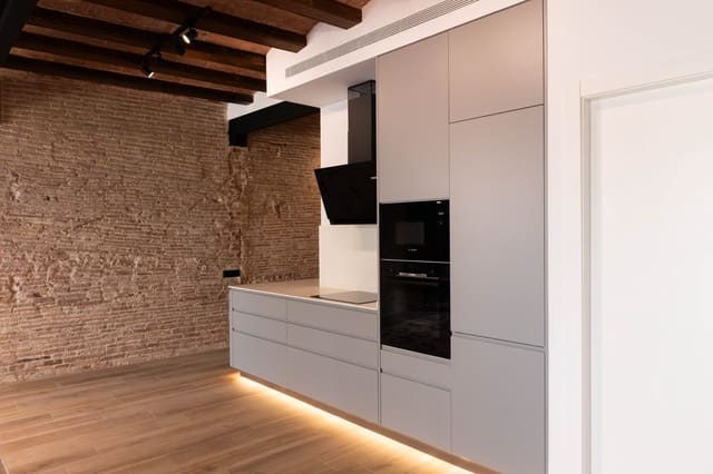 3 chambre Appartement à vendre à El Barri Gòtic, Barcelone ville - 830 000 € (Ref: 10110417)