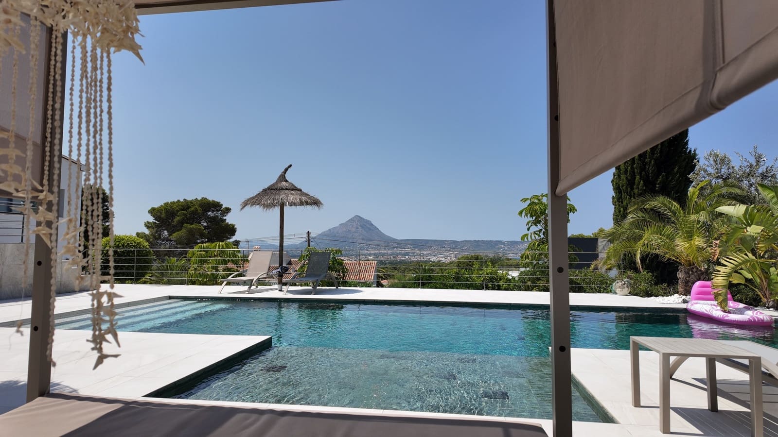 Chalet de 4 habitaciones en Javea / Xàbia en venta con piscina - 1.950.000 € (Ref: 10019766)