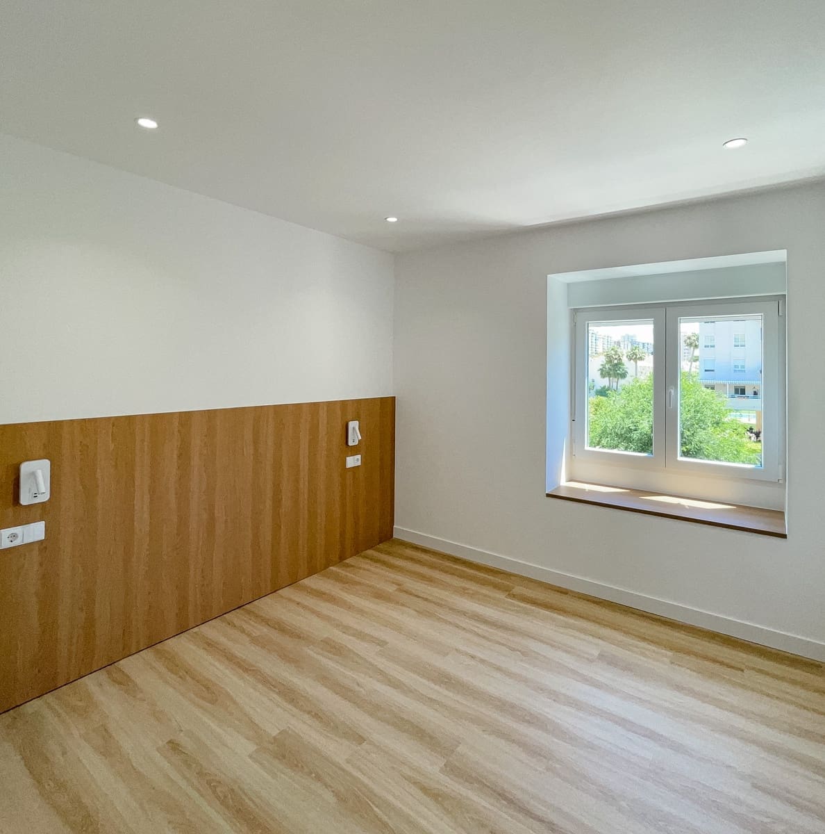 3 soveværelse Strandlejlighed til salg i Playa de San Juan med swimmingpool garage - € 408.000 (Ref: 10034206)