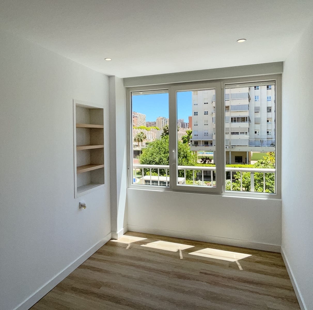 3 soveværelse Strandlejlighed til salg i Playa de San Juan med swimmingpool garage - € 408.000 (Ref: 10034206)
