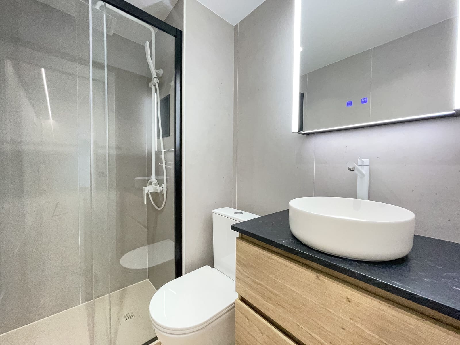 3 soveværelse Strandlejlighed til salg i Playa de San Juan med swimmingpool garage - € 408.000 (Ref: 10034206)