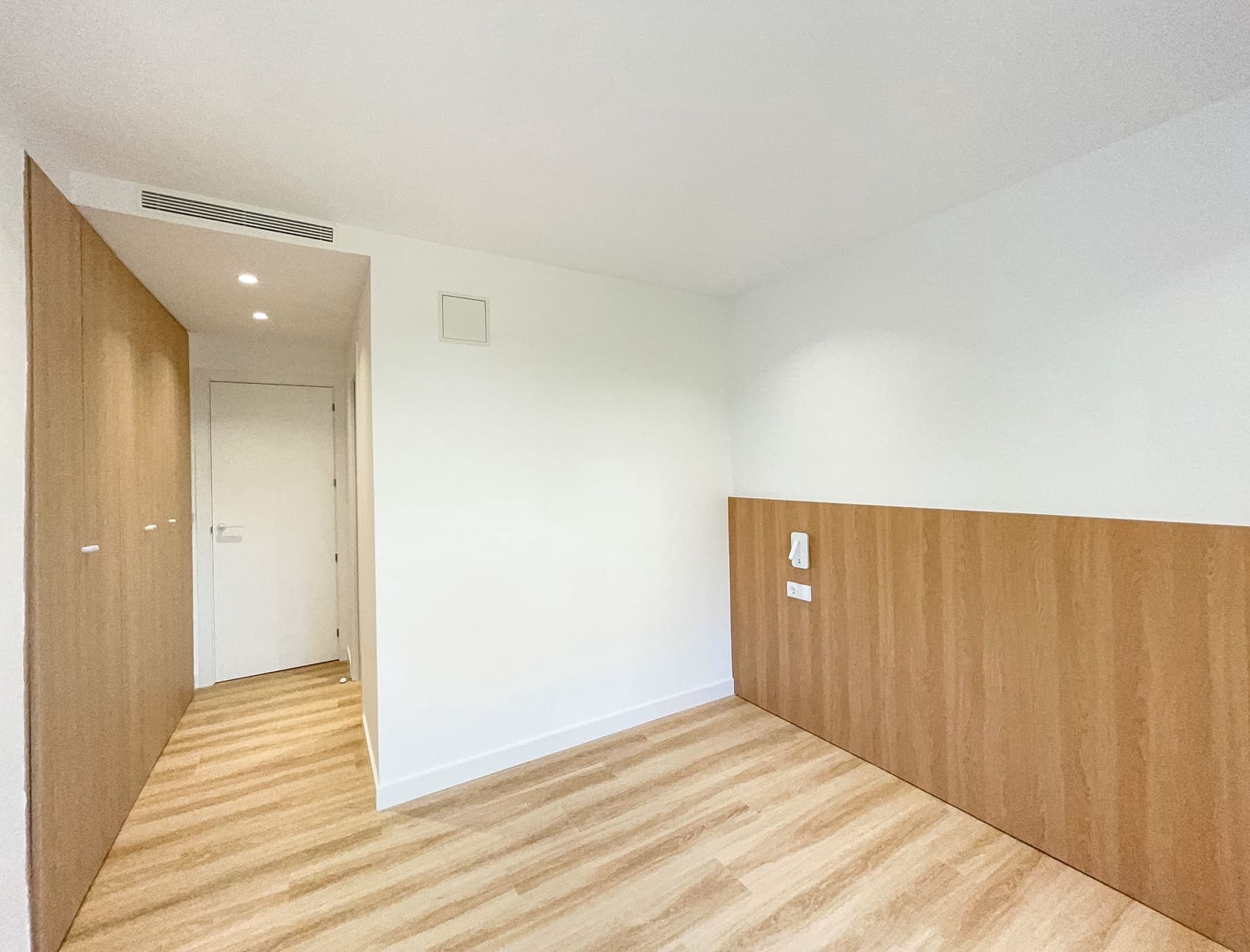 3 soveværelse Strandlejlighed til salg i Playa de San Juan med swimmingpool garage - € 408.000 (Ref: 10034206)