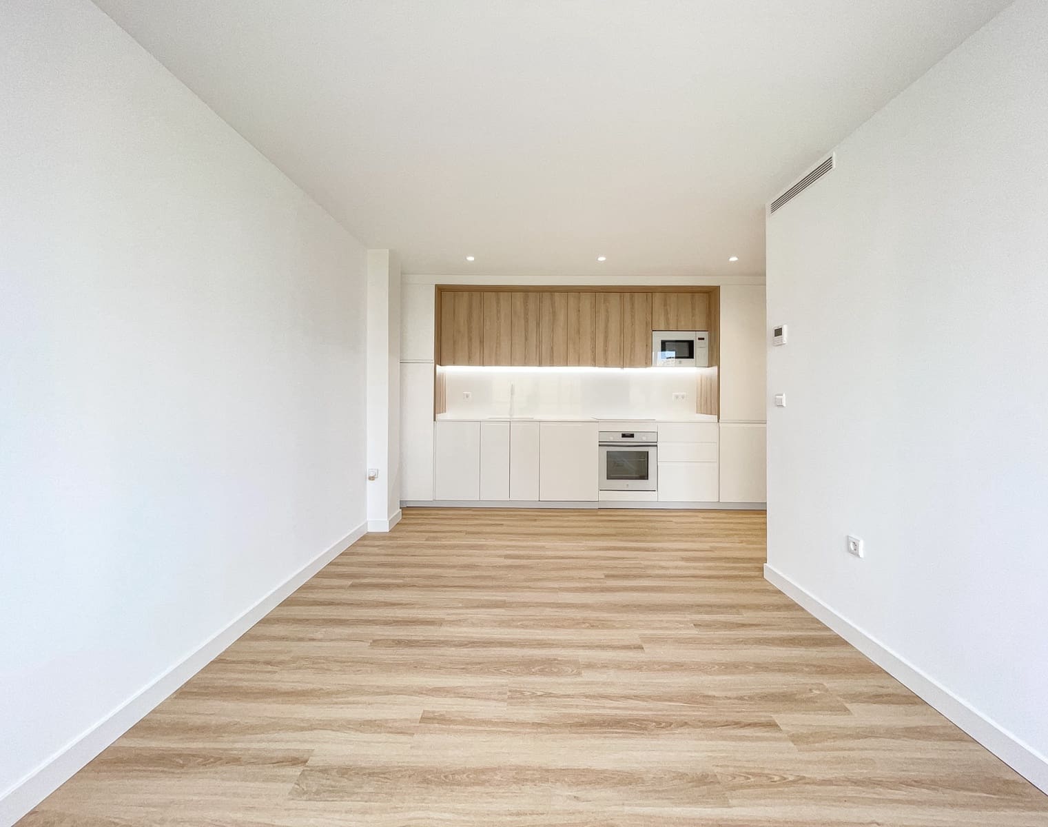 3 soveværelse Strandlejlighed til salg i Playa de San Juan med swimmingpool garage - € 408.000 (Ref: 10034206)