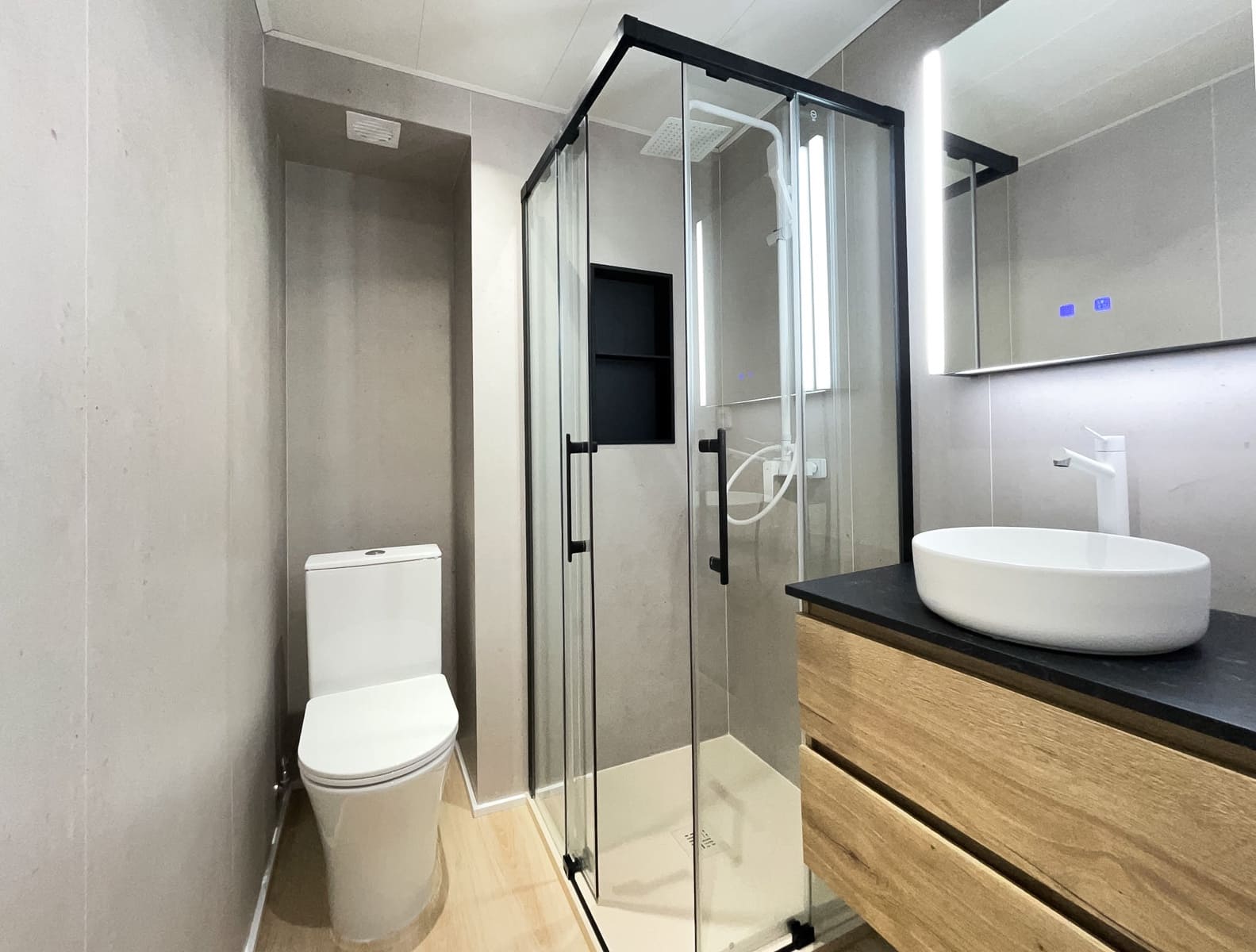 3 soveværelse Strandlejlighed til salg i Playa de San Juan med swimmingpool garage - € 408.000 (Ref: 10034206)