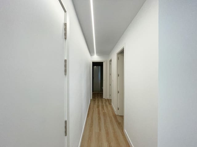 3 makuuhuone Ranta-asunto myytävänä paikassa Playa de San Juan, Alicante kaupunki mukana uima-altaan 
autotalli - 408 000 € (Ref: 10034206)