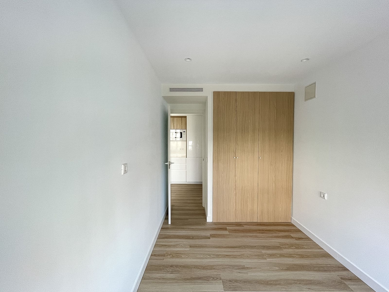 3 soveværelse Strandlejlighed til salg i Playa de San Juan med swimmingpool garage - € 408.000 (Ref: 10034206)