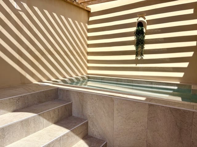 2 bedroom Townhouse for sale in Feria, Seville city with pool - € 530,400 (Ref: 10023043)