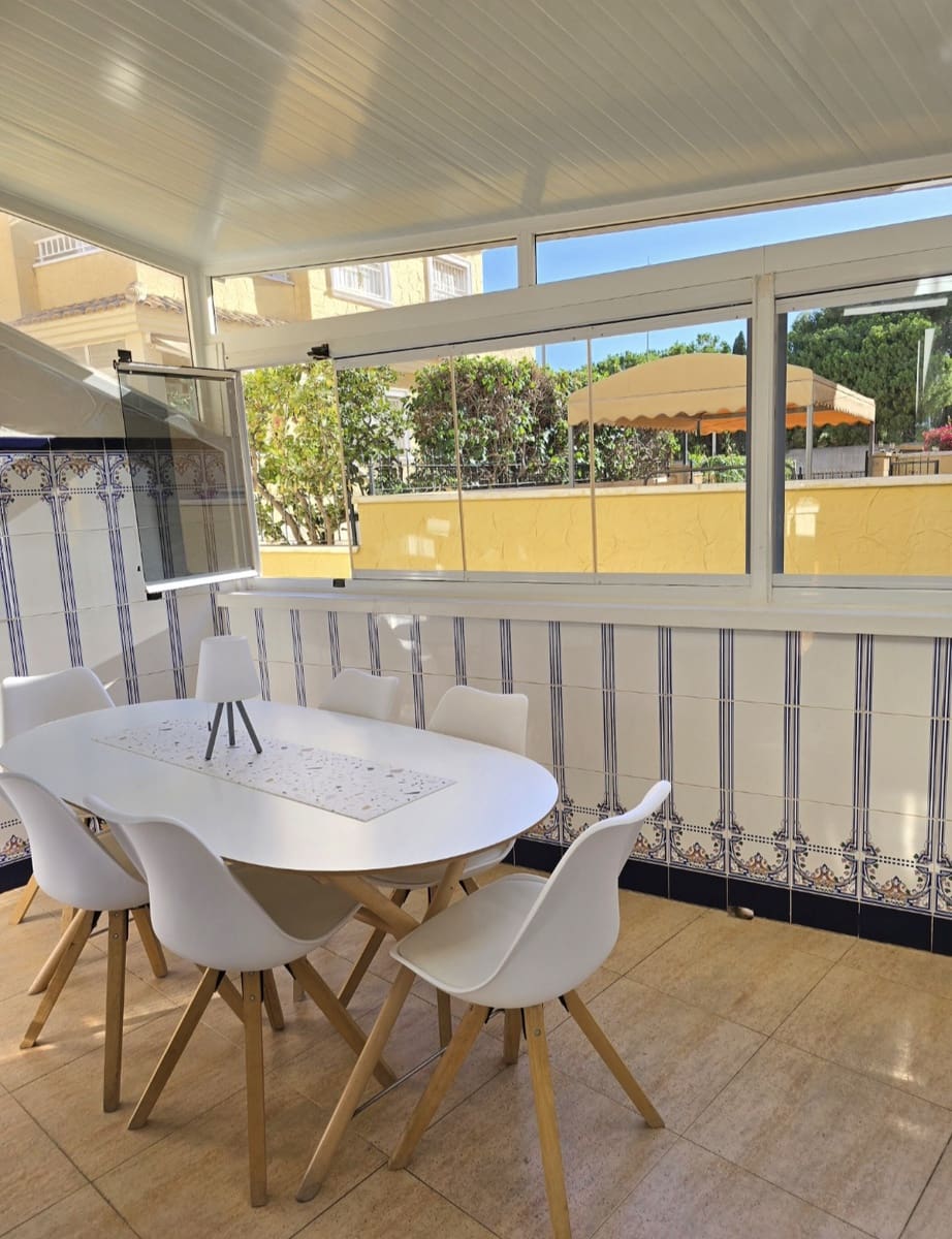 3 soveværelse Rækkehus til leje i Torrevieja med swimmingpool - € 1.500 (Ref: 10023339)