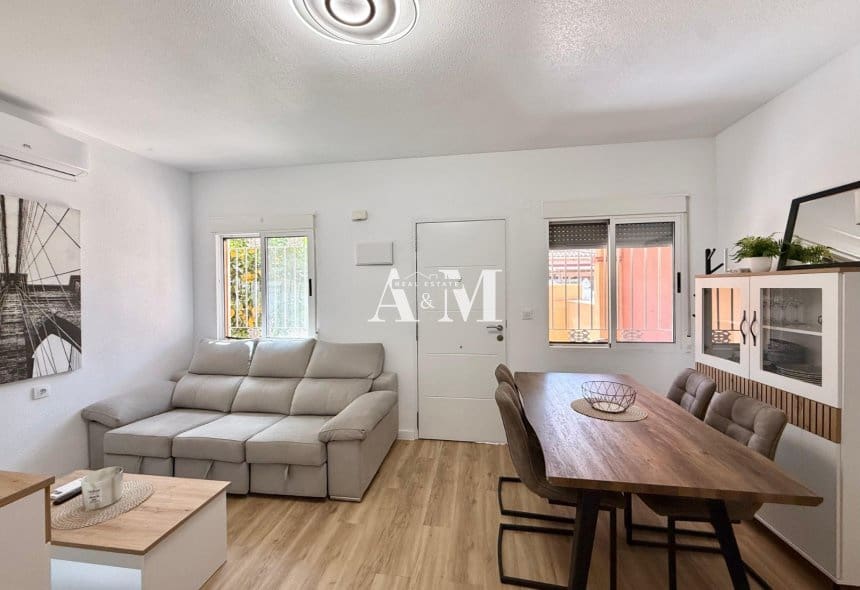 2 sypialnia Dom do wynajęcia w Torrevieja z basenem garażem - 1 200 € (Ref: 10095377)