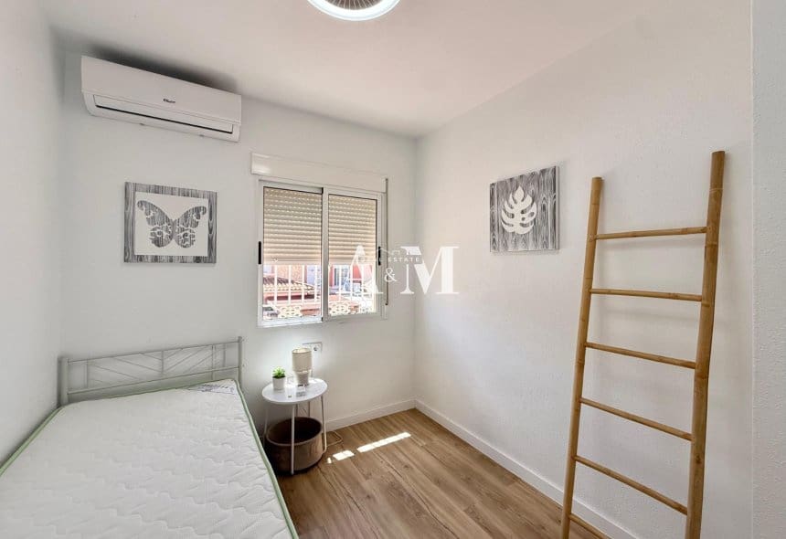 2 sypialnia Dom do wynajęcia w Torrevieja z basenem garażem - 1 200 € (Ref: 10095377)