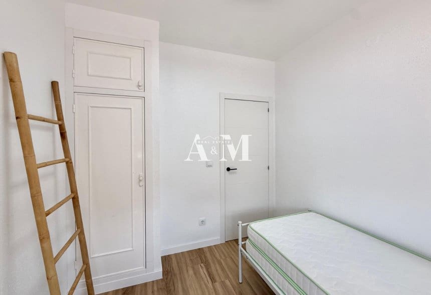 2 sypialnia Dom do wynajęcia w Torrevieja z basenem garażem - 1 200 € (Ref: 10095377)