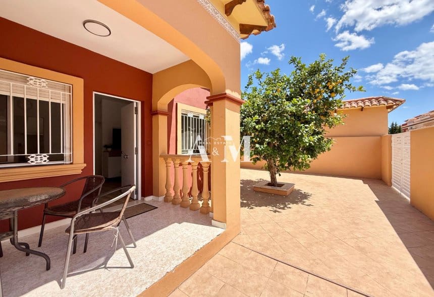 2 sypialnia Dom do wynajęcia w Torrevieja z basenem garażem - 1 200 € (Ref: 10095377)