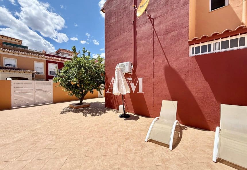 2 sypialnia Dom do wynajęcia w Torrevieja z basenem garażem - 1 200 € (Ref: 10095377)