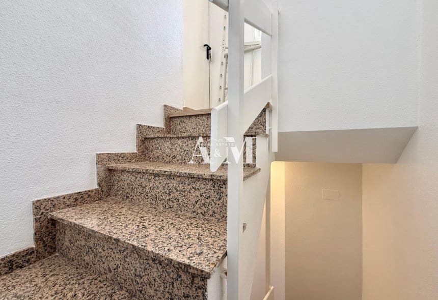 2 sypialnia Dom do wynajęcia w Torrevieja z basenem garażem - 1 200 € (Ref: 10095377)