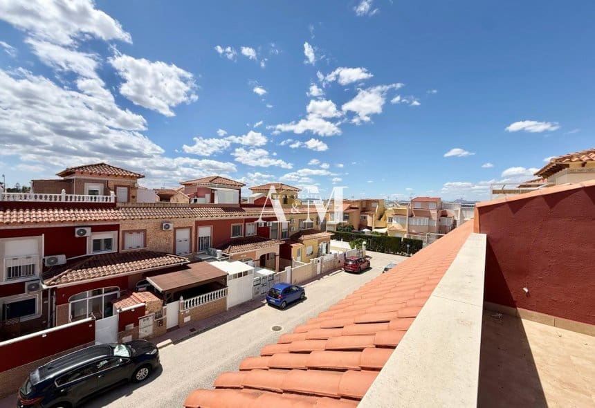 2 sypialnia Dom do wynajęcia w Torrevieja z basenem garażem - 1 200 € (Ref: 10095377)