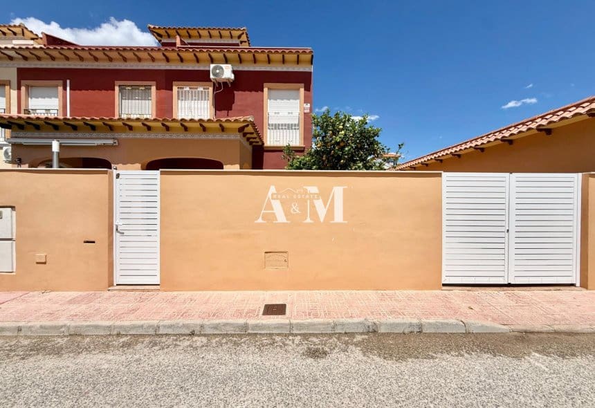 2 sypialnia Dom do wynajęcia w Torrevieja z basenem garażem - 1 200 € (Ref: 10095377)