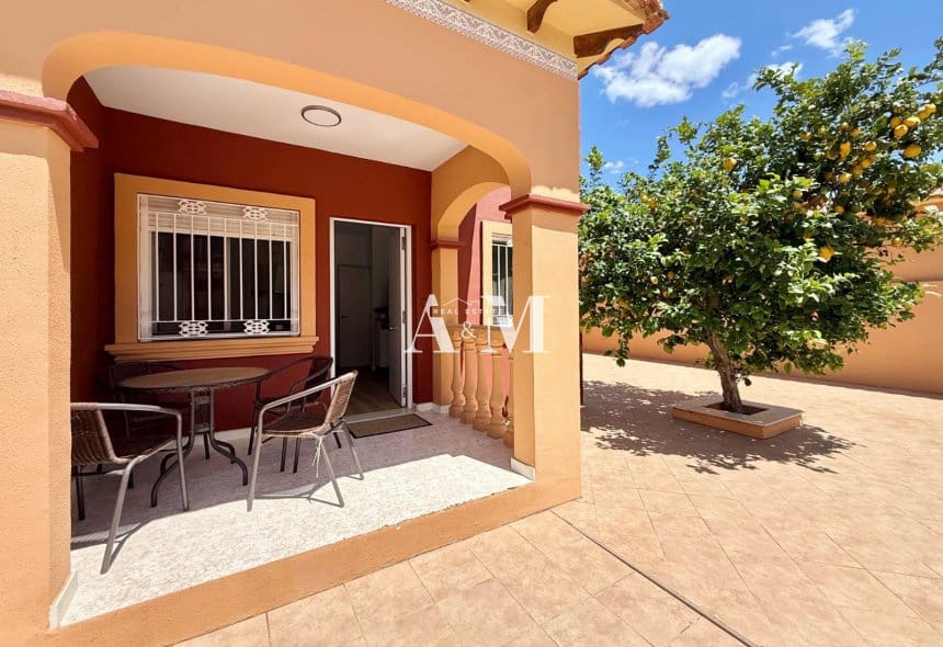 2 sypialnia Dom do wynajęcia w Torrevieja z basenem garażem - 1 200 € (Ref: 10095377)