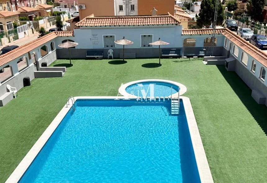 2 sypialnia Dom do wynajęcia w Torrevieja z basenem garażem - 1 200 € (Ref: 10095377)