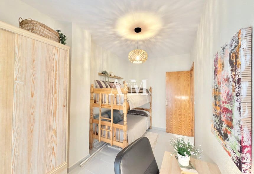 2 bedroom Beach Apartment for rent in Torrevieja with pool - € 850 (Ref: 10095379)