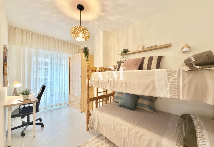 2 bedroom Beach Apartment for rent in Torrevieja with pool - € 850 (Ref: 10095379)