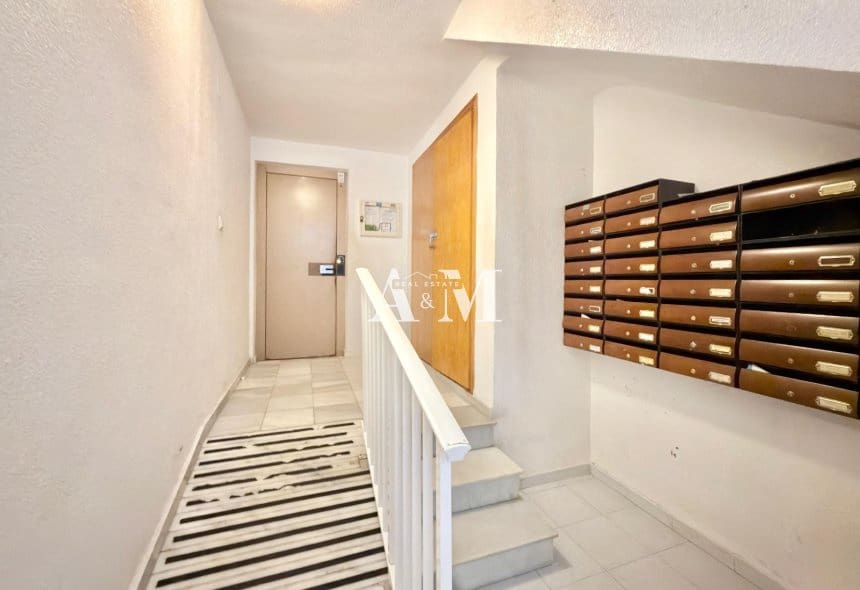 2 bedroom Beach Apartment for rent in Torrevieja with pool - € 850 (Ref: 10095379)