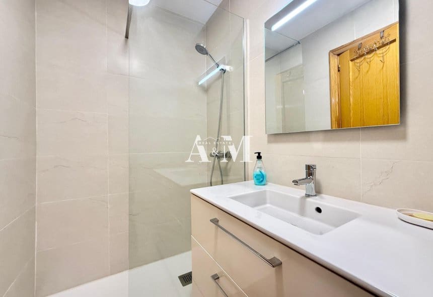 Casa de 5 habitaciones en Santa Pola en alquiler - 1.400 € (Ref: 10095380)
